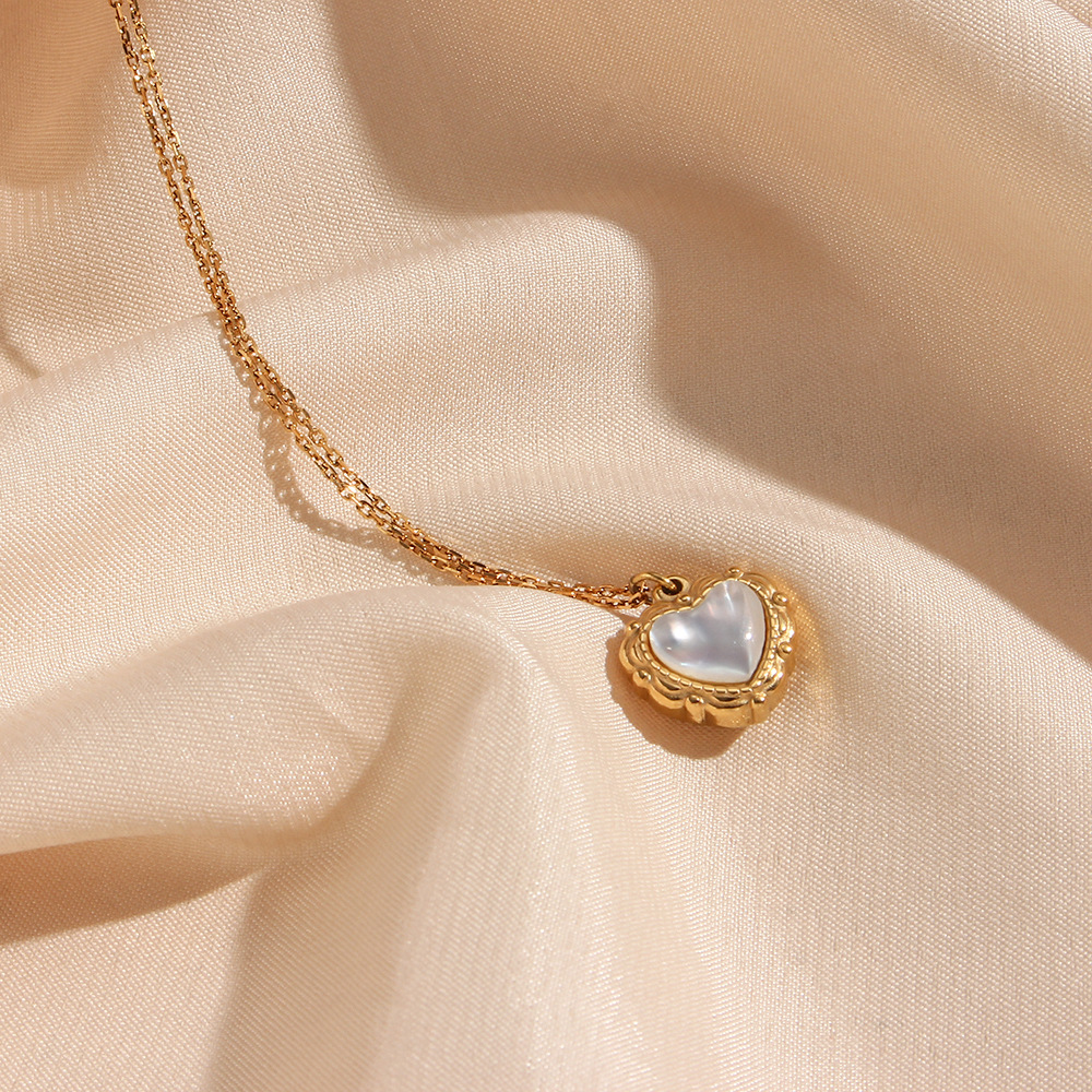 Vintage Shell Heart Necklace - 18K Gold Plated Stainless Steel